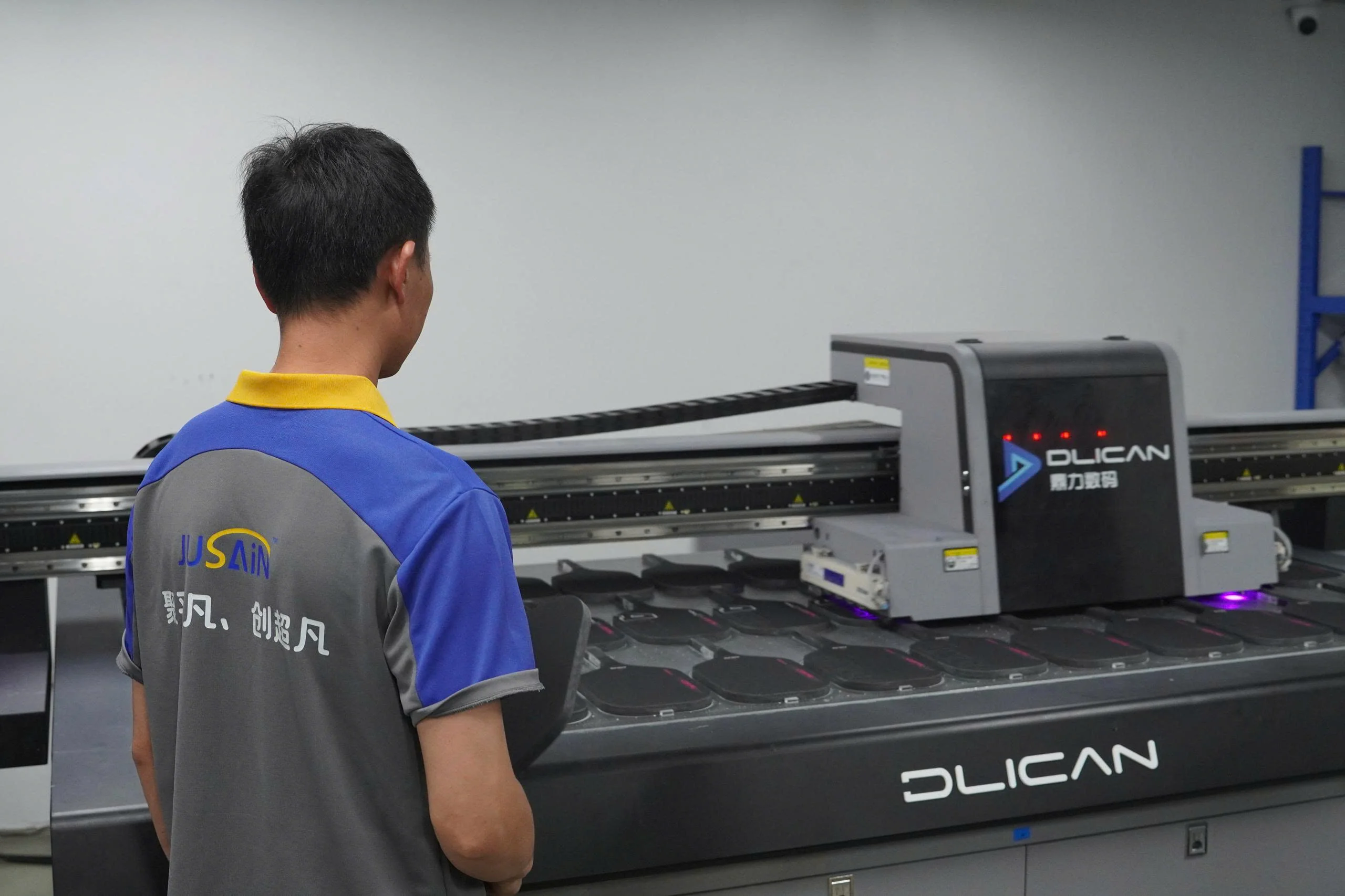 Kỹ sư Jusain tại phòng thí nghiệm